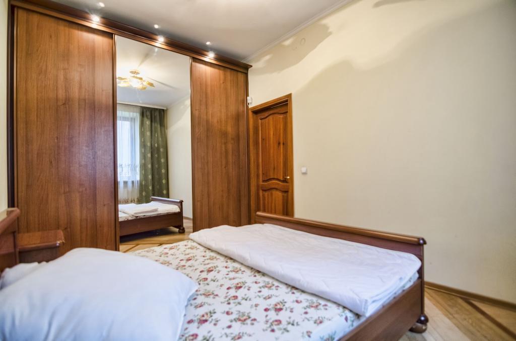 Apartment Hnatuka Center Lviv Eksteriør billede